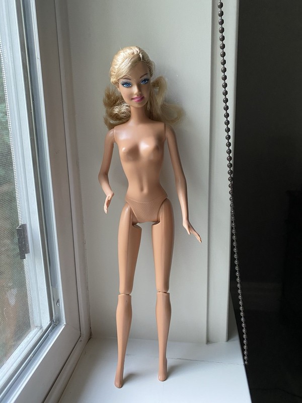 Barbie 1999 Vintage Blonde Lips Mattel Doll Y2k EUC Movable Arms Legs Blue Eyes