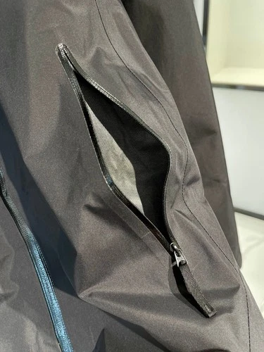 Unisex ARC Beta LT Coat Waterproof Hiking Outdoor Black Travel Jackets image 8
