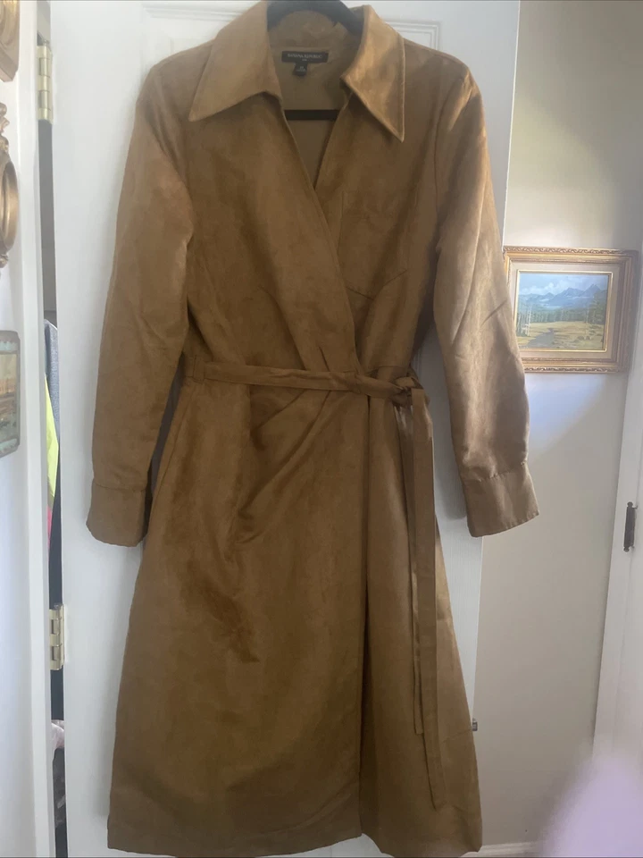 Nuevo Sin Etiquetas Banana Republic Mujer Vegano Gamuza Vestido Envolvente 12 Marrón Camel Foto 2 de 4