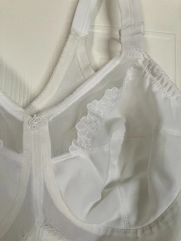 Sujetador largo bustier pestañas malla vintage Foto 2 de 4