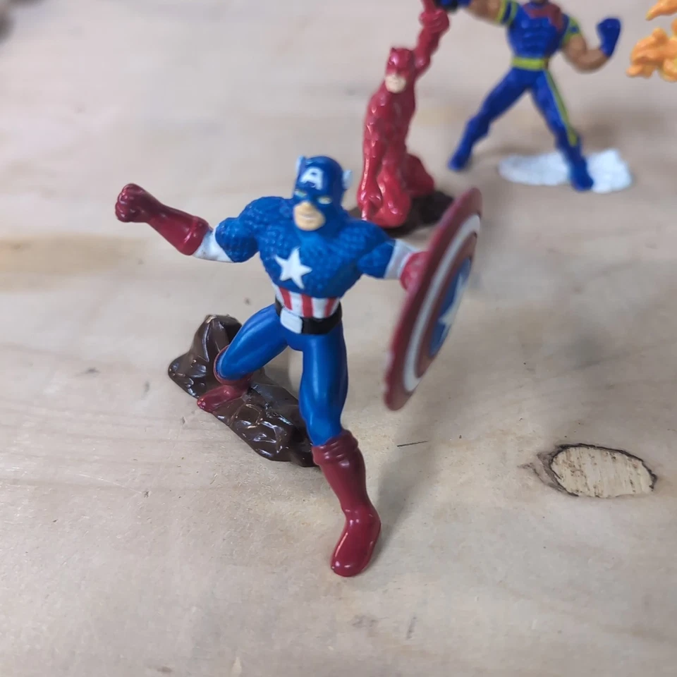 Lote de 6 figuras de X-Men 2005 Marvel Zizzle Zizzlinger 2" Capitán América  Foto 2 de 4