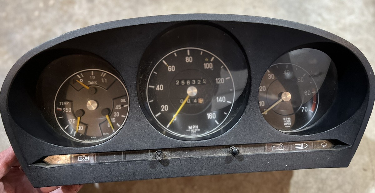 MERCEDES BENZ R107 Cluster Speedometer 1075420801 350SL 450SL 