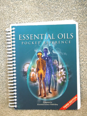 ESSENTIIAL OILS POCKET REFERENCE (SPIRAL BOUND TPB)(W5998)