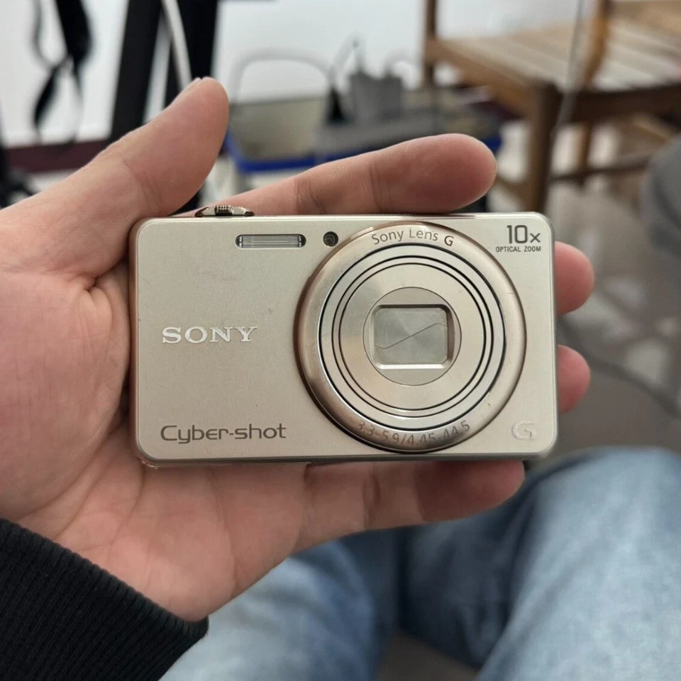 Sony Cyber-shot DSC-WX200 Digital Camera 18.2MP 10x Optical Zoom Gold Auto Focus - Image 2 of 4