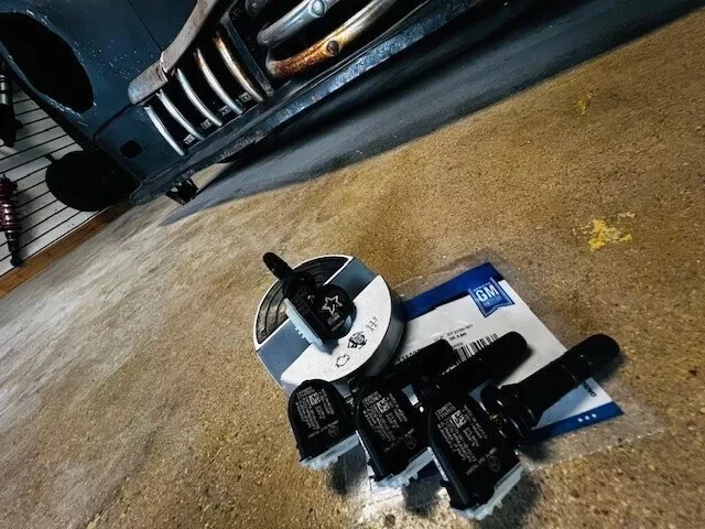 (4) 13598771 TPMS New Tire Pressure Sensor OEM Buick Cadillac Chevrolet - Image 2 of 3