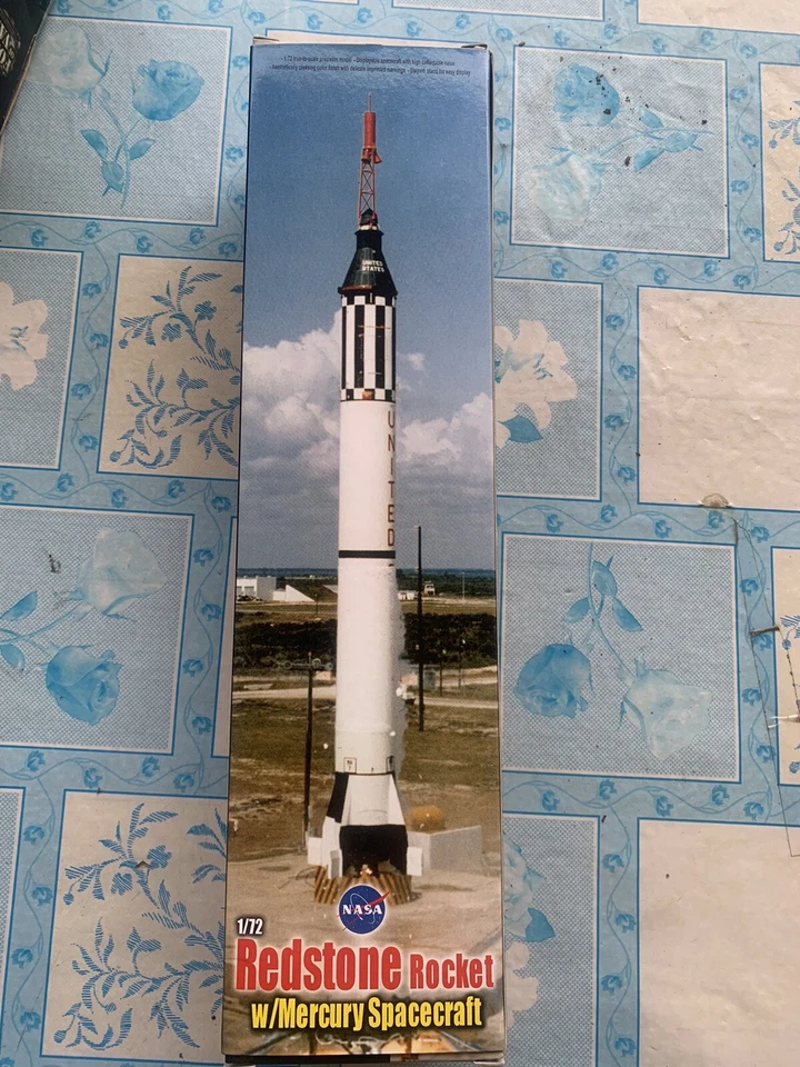 Redstone Rocket w/ Mercury Spacecraft Model - Dragon Wings 50403 - 1/72 - Immagine 2 di 2