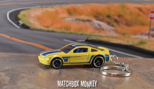 2005 Ford Mustang GT 1/64 Custom Keychain FOB Porte Cles Llavero Emblem Key Ring - Picture 4 of 9