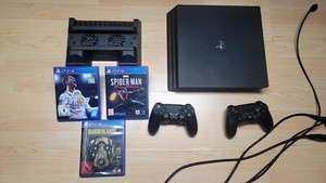 Sony PlayStation 4 Pro 1TB Spielkonsole - Schwarz 2 Controller  3 Spiele Kühler