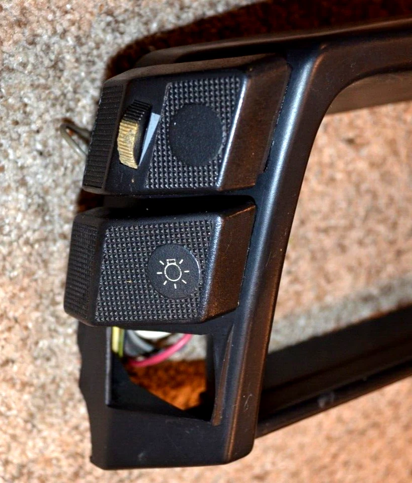 1987 1988 1989 VOLKSWAGEN VW FOX DASH BEZEL CLUSTER SURROUND SWITCHES TRIM OEM Foto 4 de 4