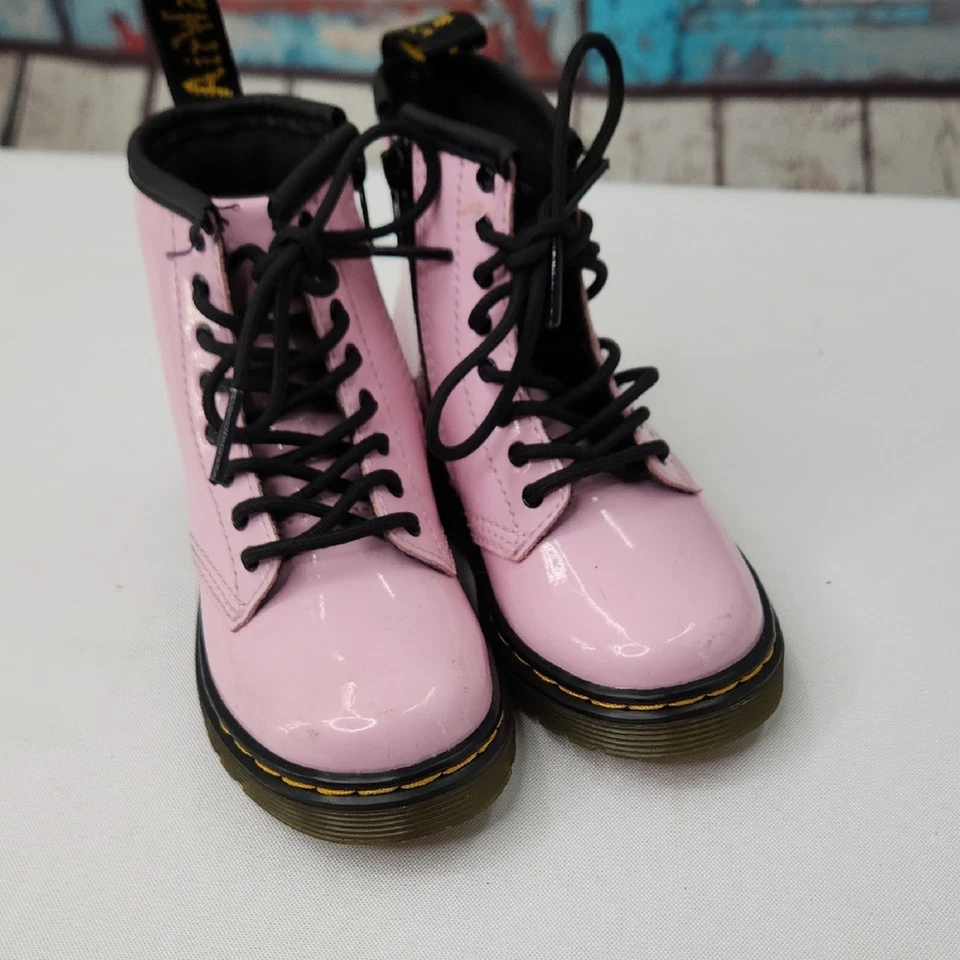 Bota de moda con cordones Dr. Martens colección para niños 1460 Foto 2 de 4