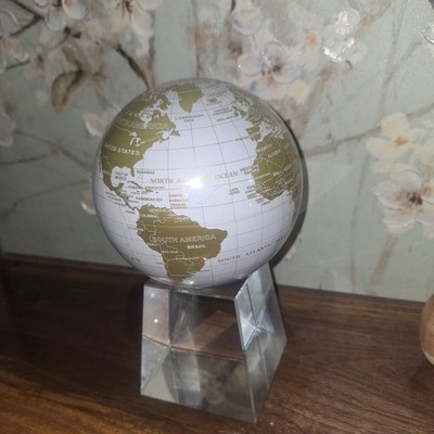 MOVA White and Gold Globe. This Vintage unique globe is awesome see disciption 