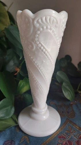 VTG 1940s LE Smith Milk Glass Beads & Stars 6.25” Bud Vase