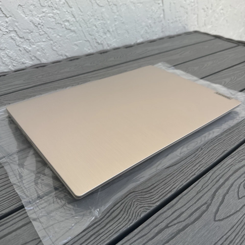 Lenovo IdeaPad 3 15.6", 256GB SSD, Intel Core i3 11th 3.0 GHz, 8GB Ram, Portátil  Foto 2 de 4