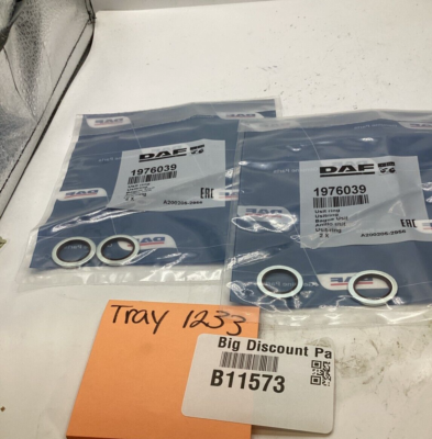 QTY 2) Paccar Usit Ring 1976039  