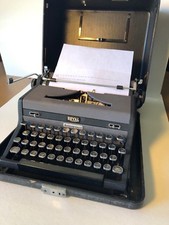 Vintage Royal Quiet DeLuxe Typewriter with Hard Case thumbnail