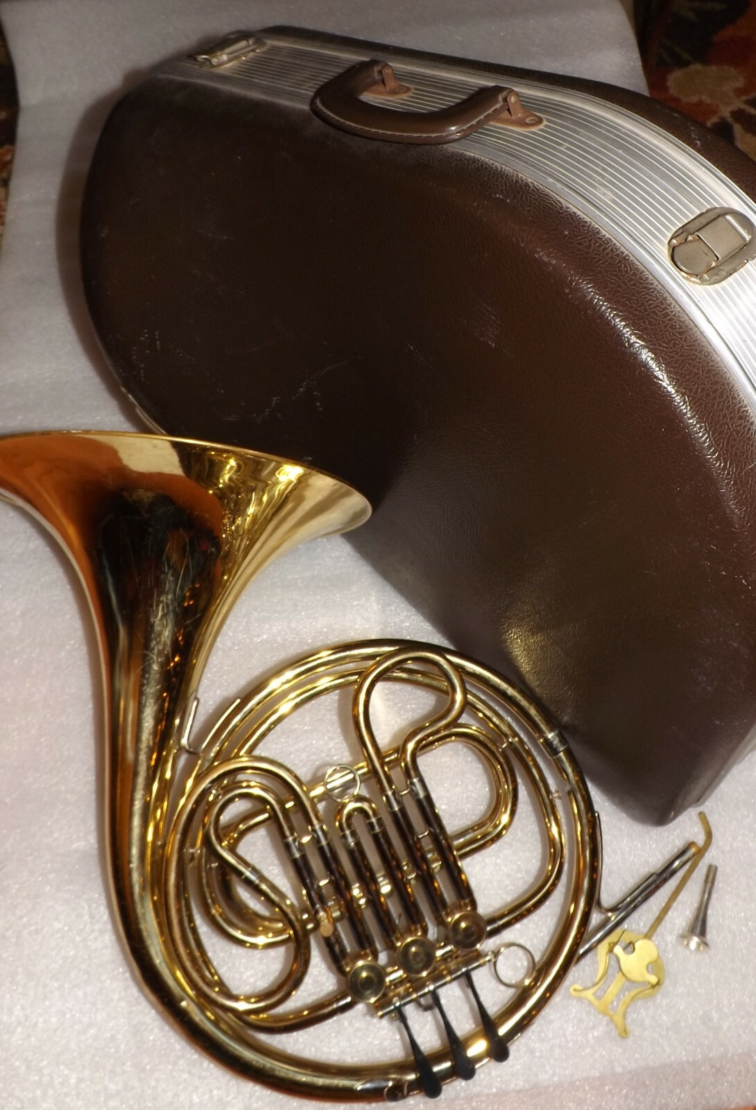 Olds Ambassador French Horn w/ case mouthpiece accessories. USA. Good