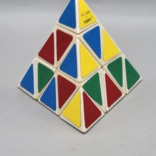 De colección Pyraminx por Tomy Twist Puzzle Rompecabezas Cubo Juego Años 80 Base Blanca