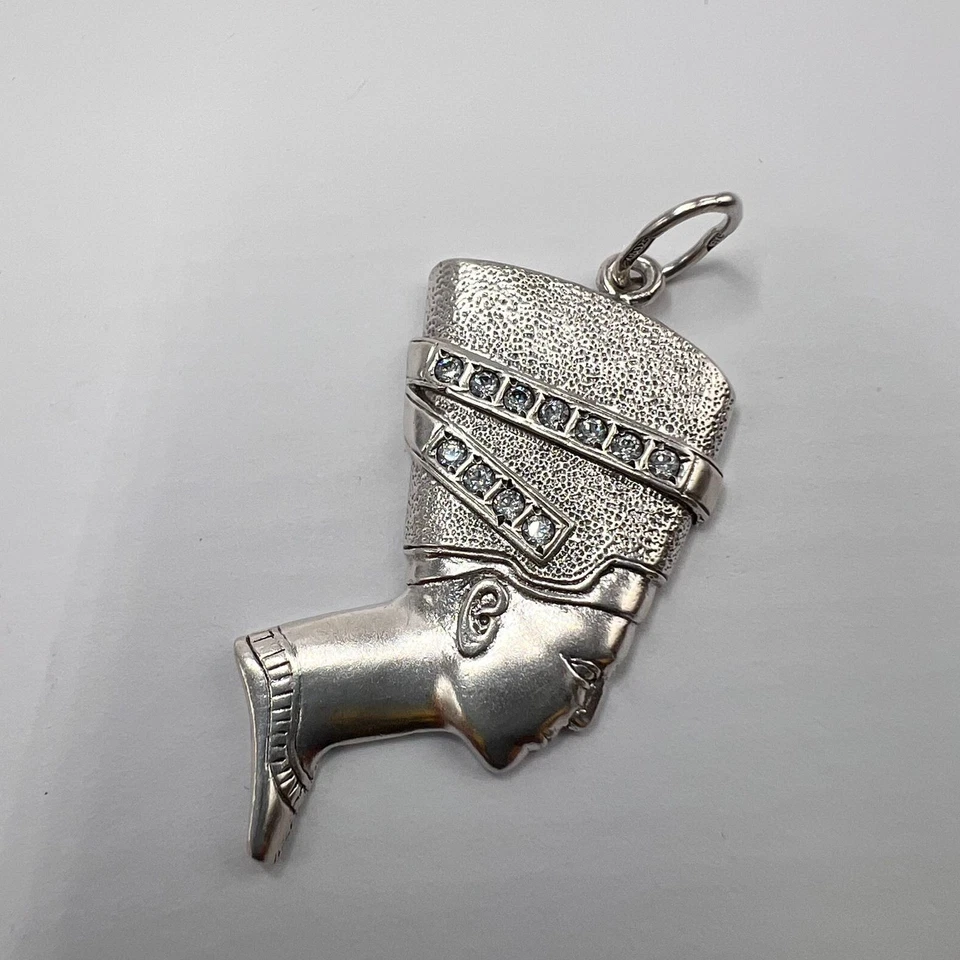 Ciondolo Nefertiti in argento sterling 925 con zirconi regina egizia - Immagine 2 di 4
