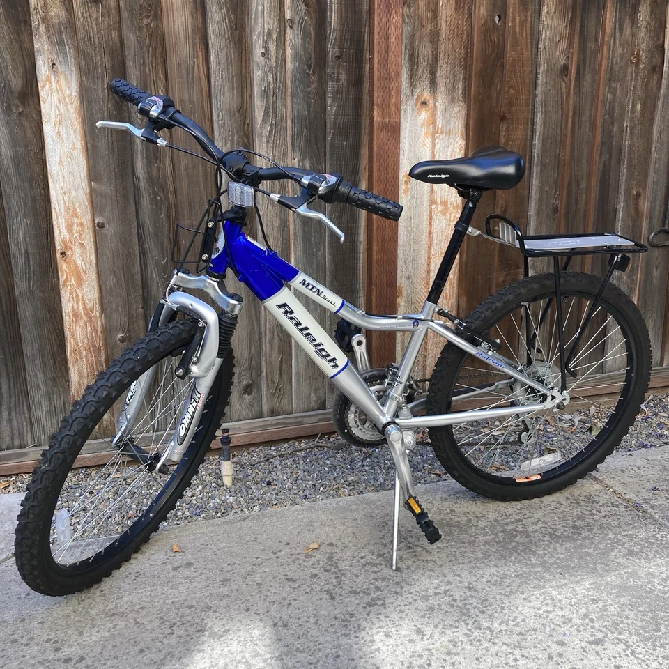 Raleigh 2002, 21 velocidades MTN Scout Girls 24" mountain bike com rack de bicicleta e manual - Imagem 3 de 4