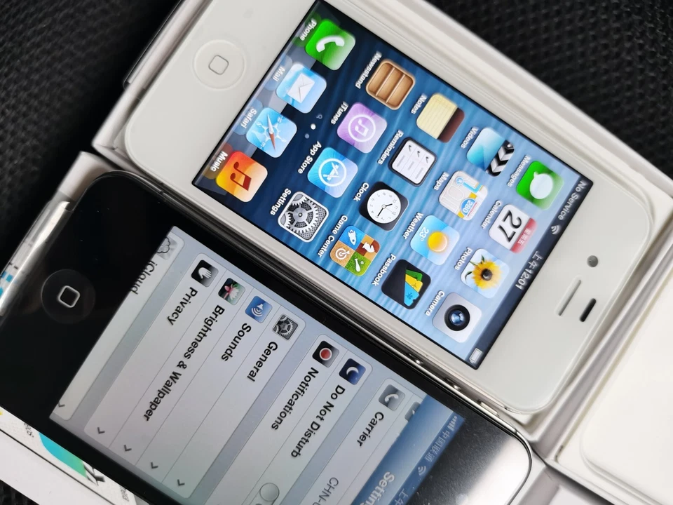 Apple iPhone 4s 8/16/32/64GB Black/White UNLOCKED - Working Grade A+ - Image 3 of 4