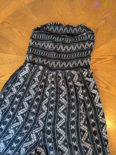 Mono Urban Outfitters mediano sin tirantes negro/blanco - Imagen 6 de 7