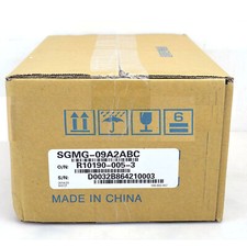 New In Box YASKAWA SGMG-09A2ABC SGMG09A2ABC AC Servo Motor
