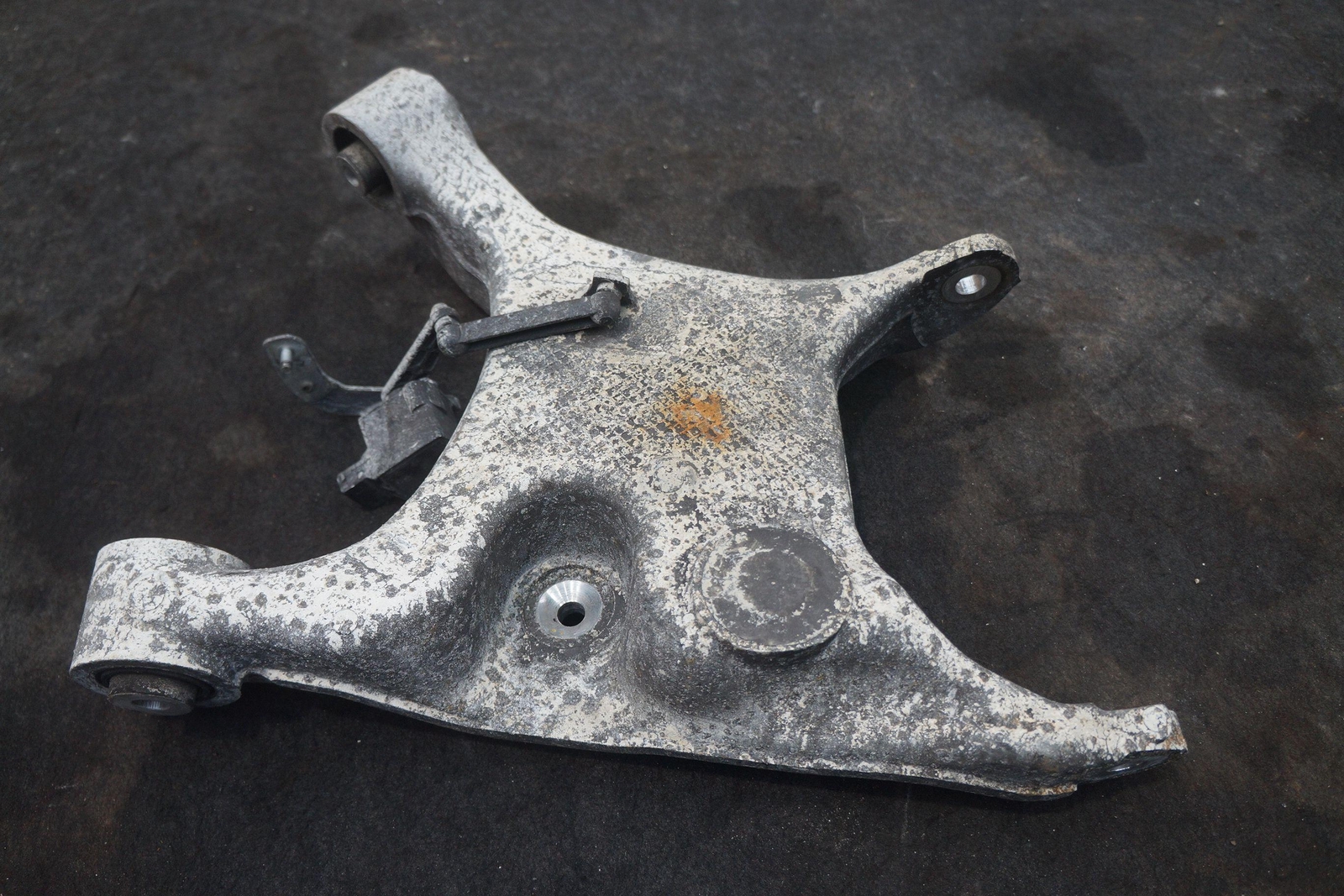 Rear Right Lower Swing Control Arm 33326758996 OEM Rolls Royce Phantom 2004