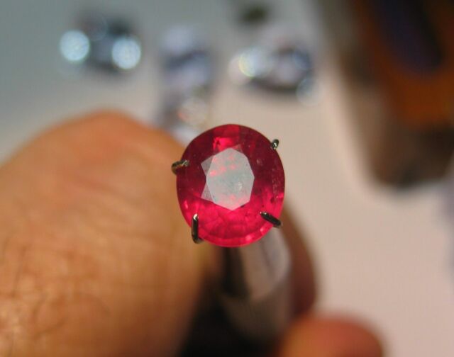 AAA RUBINO NATURALE - NATURAL RUBY CT 1.87 OVAL CUT ORIGIN MADAGASCAR VERY GOOD AAA RUBINO NATURALE - NATURAL RUBY CT 1.87 OVAL CUT ORIGIN MADAGASCAR VERY GOOD