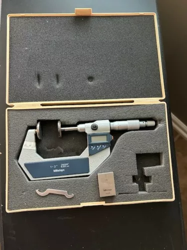mitutoyo digital micrometer 1-2 GageID #03-313A