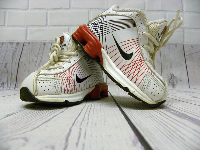 nike shox red white