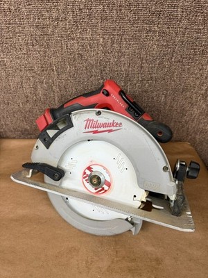 Milwaukee M18 18V Brushless Cordless 7-1/4 in. Circular Saw 2631-20  Tool Only