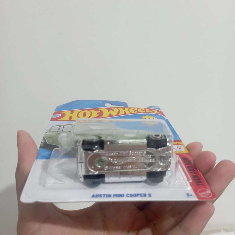 Hot Wheels 2026 Case C Austin Mini Cooper S Green - International Card #71 - Image 3 of 3