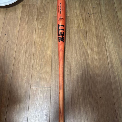 Used hard wooden bat by PRofesSIonal baseball player with ZETT NPB offICial - Picture 1 of 3