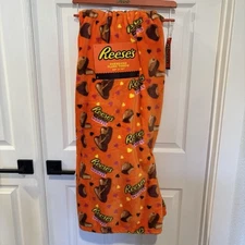 Reese’s Peanut Butter Hearts  Oversized Plush Throw Blanket NEW With Tag