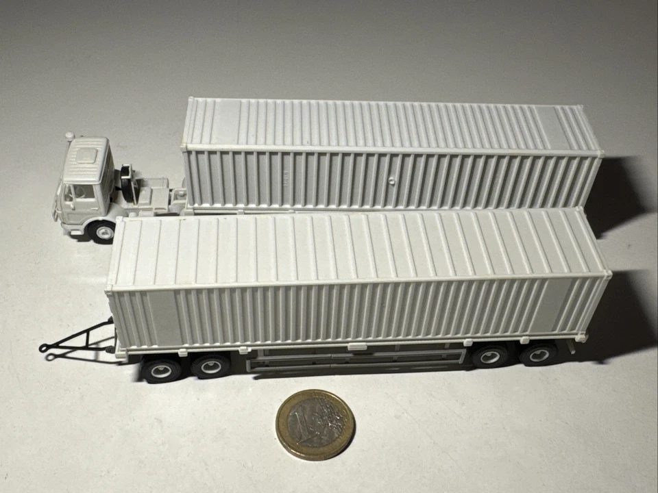 M744 Kibri MB Containerlastzug HZ Container HZ Road Train 1:87 H0 Gigaliner weiß - Bild 4 von 4