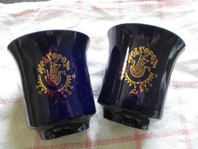 2 Porzellanbecher kobaldblau mit gold (russ.Herkunft) Aufschrift ''Novgorod''
