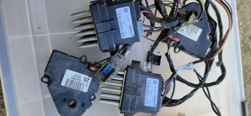 Soprador traseiro Cadillac Escalade Esv 2008 - Imagem 3 de 3