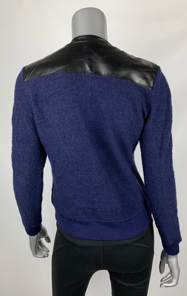 Chaqueta Tejida Halógena Pequeña Pequeña Azul Marino Boucle Lana Merino Cremallera Frontal Cárdigan Foto 3 de 4