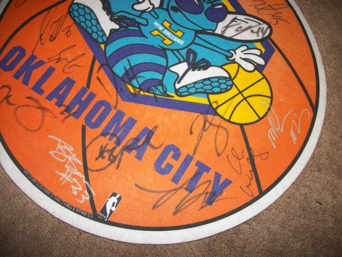 OKLAHOMA CITY AUTOGRAPHED PENNANT 15" ROUND - Picture 5 of 5