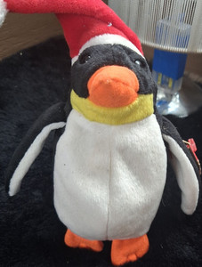 Ty Beanie Babies Zero Penguin Plush w/ Santa Hat 1998 Retired