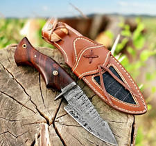 Handmade Damascus Steel Hunting Knife – Fixed Blade with Wooden Handle