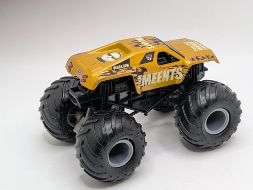4 Monster Jam Monster Trucks Grave Digger vs El Toro Loco Team Meents GD Pickup - Picture 17 of 17