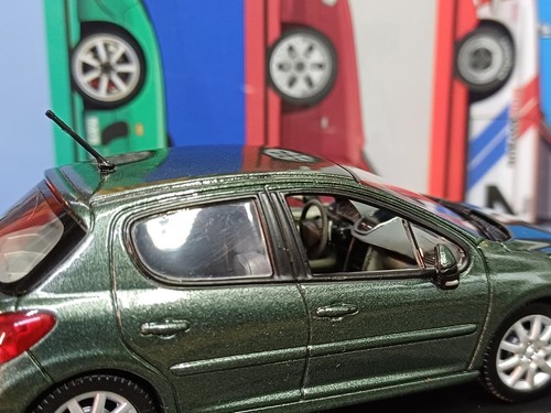 1/43 Norev Peugeot 207 5 puertas diecast verde - Imagen 3 de 6
