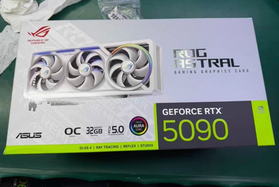 ASUS RTX 5090 ASTRAL WHITE 新品未開封 For Parts) Asus Astral RTX 5090 White No Core And VRAM With Box