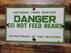 VINTAGE NATIONAL PARK SERVICE PORCELAIN SIGN CAUTION DO NOT FEED BEARS SMOKEY