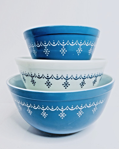 Vintage Pyrex Blue Snowflake Garland Cinderella Mixing Bowls Set of 3