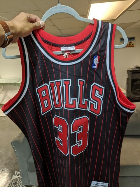 scottie pippen black jersey