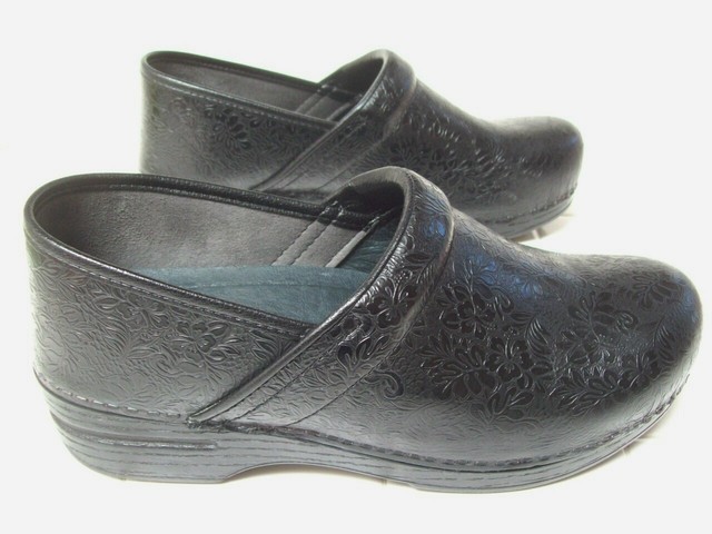 dansko slip resistant clogs