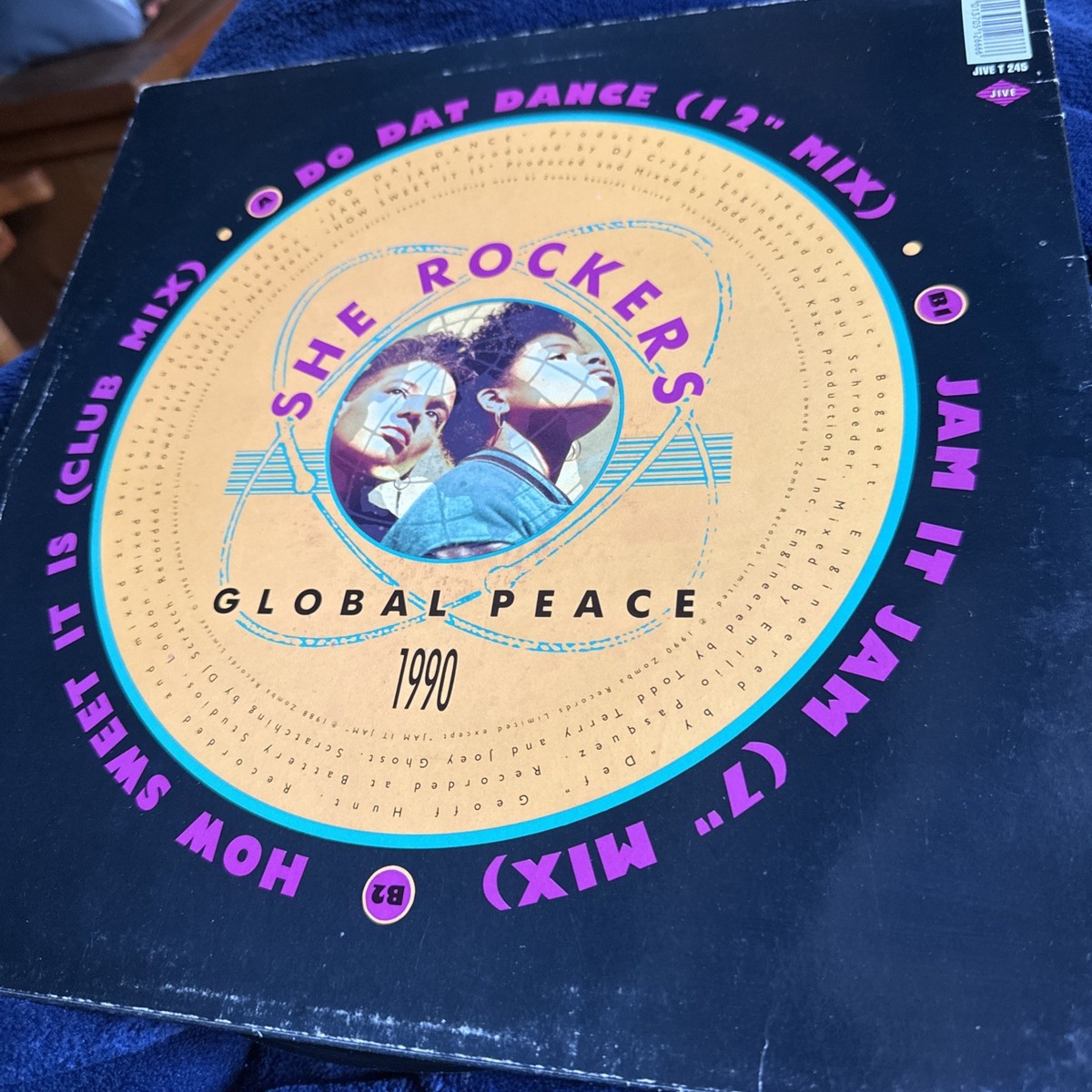 She Rockers Do Dat Dance 12