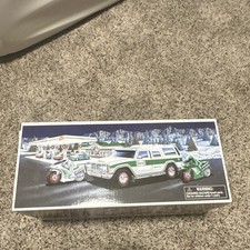 Hess 2004 Sport Utility Vehicle with Motorcycles Green/White Gas & Oil Theme